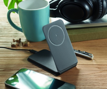 Logo trade corporate gifts picture of: Foldable magnetic charger 15W
