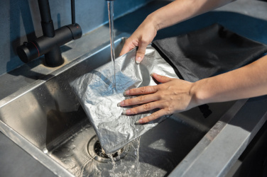 Logotrade promotional merchandise image of: Snackstrap AWARE™ RPET foldable lunchbag 30x20CM