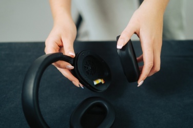 Logo trade reklaamkingitused foto: Irvine RCS taaskasutatud ja parandatavad ANC juhtmevabad kõrvaklapid