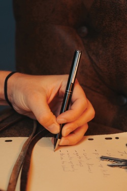 Logotrade firmakingitused pilt: SP Tula RCS sertifitseeritud taaskasutatud PU võtmehoidja ja pliiatsikomplekt