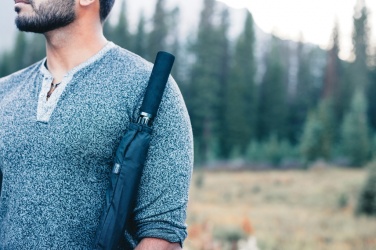 Logotrade reklaamkingituse foto: Swiss Peak Aware™ ülikerge manuaalne 25-tolline alumiinium vihmavari