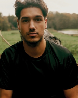 Logo trade ärikingid foto: Iqoniq Tikal taaskasutatud polüestrist kiiresti kuivav spordisärk