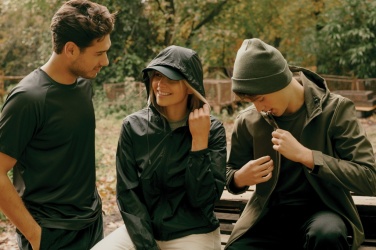 Logotrade meened pilt: Iqoniq Logani taaskasutatud polüestrist tuulejope