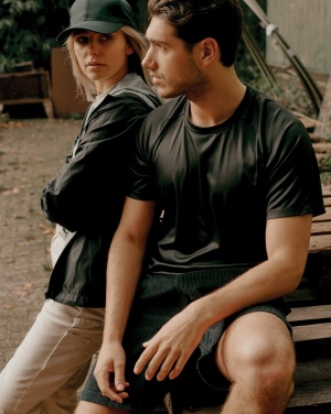 Logo trade ärikingi pilt: Iqoniq Logani taaskasutatud polüestrist tuulejope