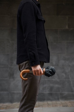 Logotrade reklaamkingitused pilt: VINGA Bosler AWARE™ 21-tolline kokkupandav vihmavari