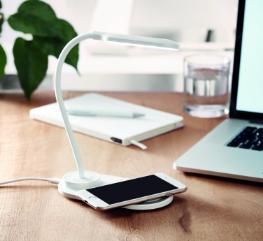 Logotrade firmakingi foto: Lauavalgusti ja laadija 10W