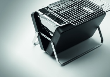 Logotrade reklaamkingituse foto: Kaasaskantav grill ja alus