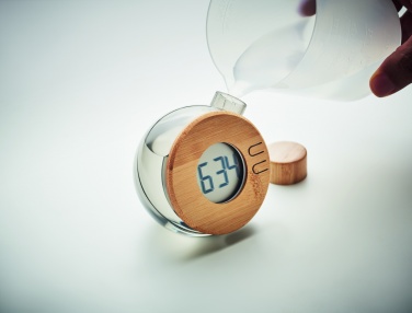 Logo trade meened foto: Vee jõul töötav bambusest LCD kell