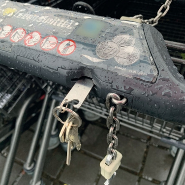 Logotrade meene foto: Võtmehoidja ostukorvi kiibiga STICKIT