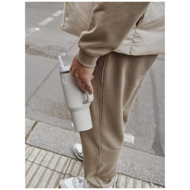 Logo trade mainoslahjat ja liikelahjat kuva: Stanley Quencher H2.0 1 200 ml:n juomamuki