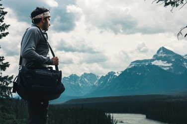 Logotrade Ideja dāvanas foto: Swiss Peak AWARE™ RPET Voyager nedēļas nogales soma