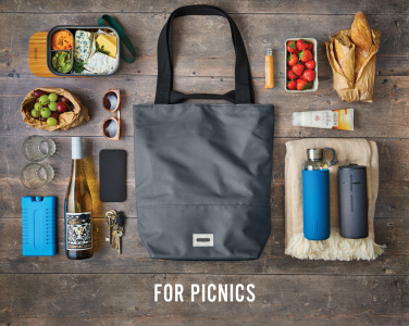 Логотрейд pекламные подарки картинка: Черная термосумка-тоут/холодильник Blum 16 л