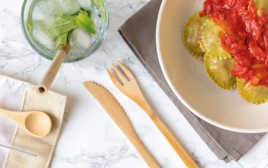 Logotrade kampanjprodukter bild: Återanvändningsbart bestick-set i bambu