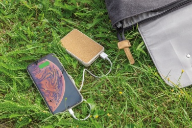 Logotrade reklamprodukter bild: Kork och vete 5.000 mAh fickpowerbank