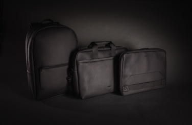 Logotrade profilprodukter bild: Swiss Peak lyxig laptopryggsäck i PU, PVC-fri