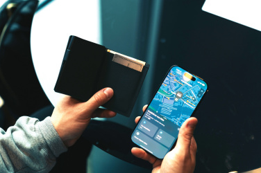 Logotrade profilreklam bild: Seekcard RCS polyester kortplånbok, kan spåras världen runt