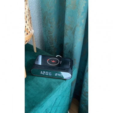 Logotrade profilreklam bild: Väckarklocka och trådlös laddare ADELAIDE